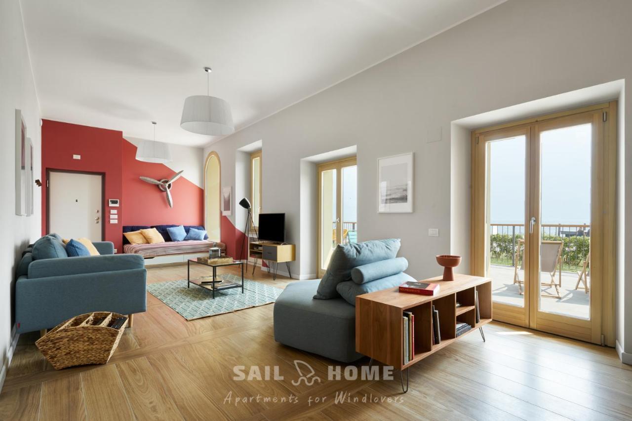 Sail Home - Apartments For Wind Lovers Кампионе-дель-Гарда Экстерьер фото